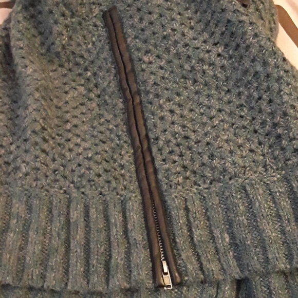 NWT Banana Republic Women's Mock-neck Sweater - Picture 5 of 12